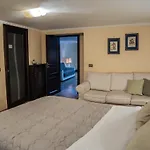 Domus Ugo Apartment