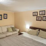 Apartment Domus Ugo Neapel