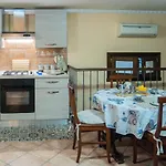 Apartment Domus Ugo Neapel