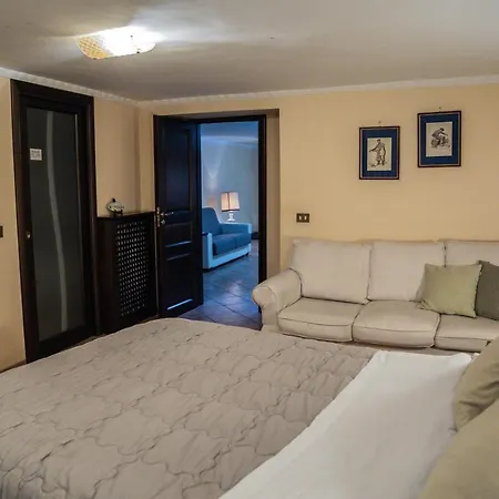 Domus Ugo アパート