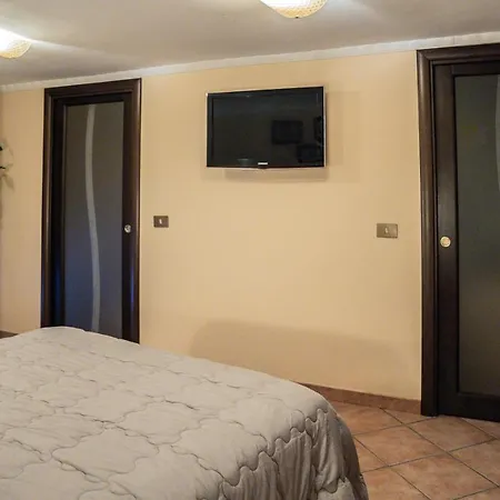 Domus Ugo Апартаменты *