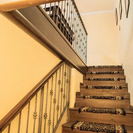 Domus Ugo アパート