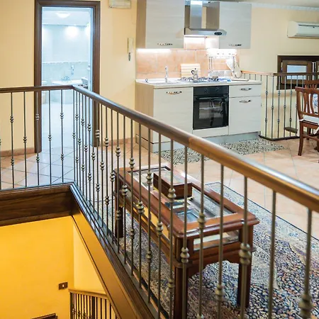 Domus Ugo * ナポリ