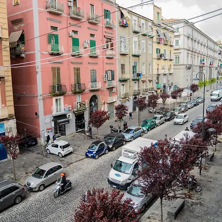 Domus Ugo * ナポリ