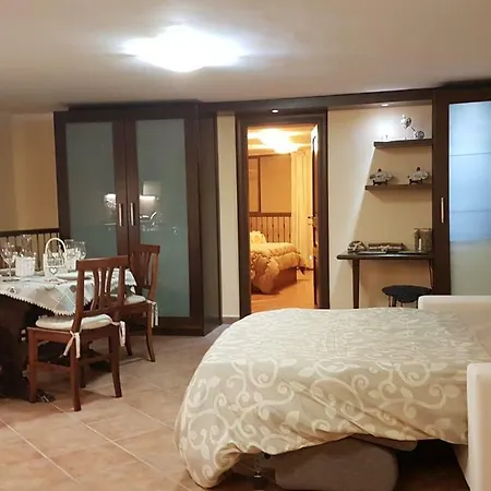 Domus Ugo Apartament *