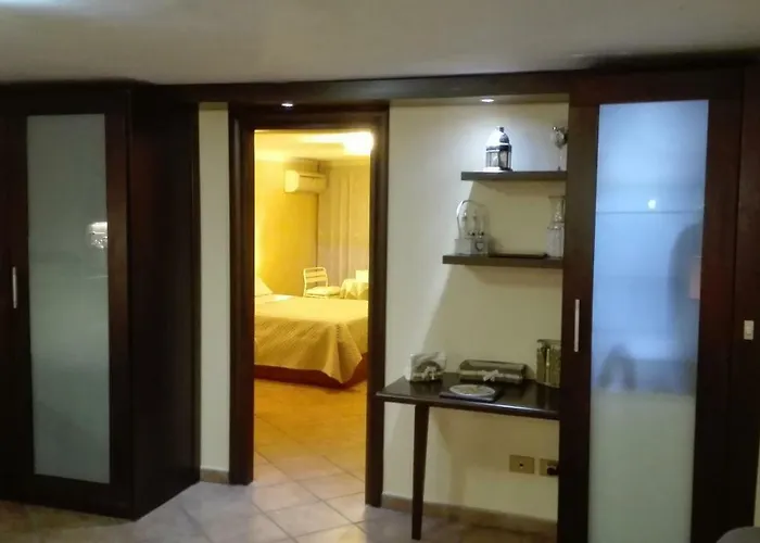 Domus Ugo Неаполь