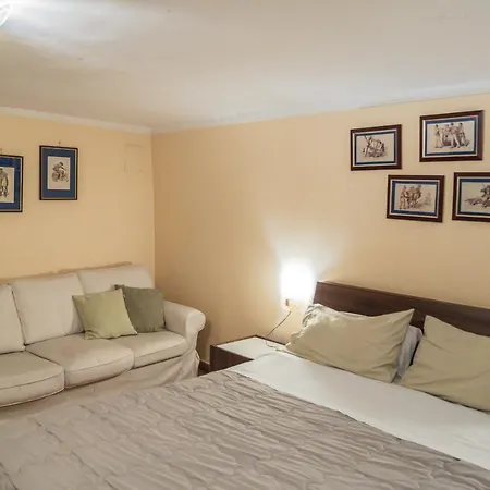 Apartamento Domus Ugo Nápoles